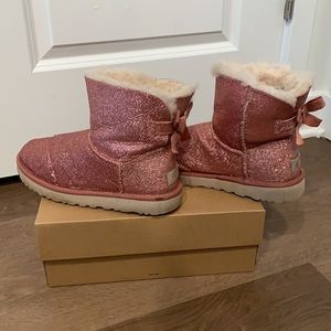UGG CLASSIC SHORT PINK GLITTER BOOTS w/ BOW